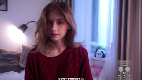 Snapshot of taitehambelton chatting on October 22, 1:43 am Mia online show from October 22, 1:43 am