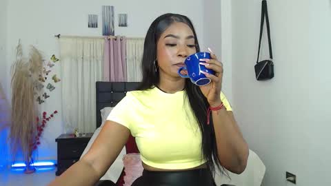 Snapshot of talianamoreno chatting on September 11, 4:24 am taliana modelo independiente online show from September 11, 4:24 am