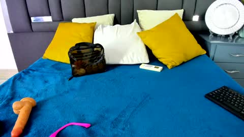 tali  online show from January 12, 7:53 pm