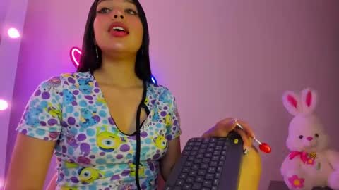 Snapshot of tamara_marquez chatting on September 22, 3:32 pm SOFIA online show from September 22, 3:32 pm