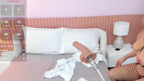 Snapshot of tamara_saenz19 chatting on October 1, 11:37 am Rousaly online show from October 1, 11:37 am