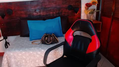    online show from December 26, 9:15 pm