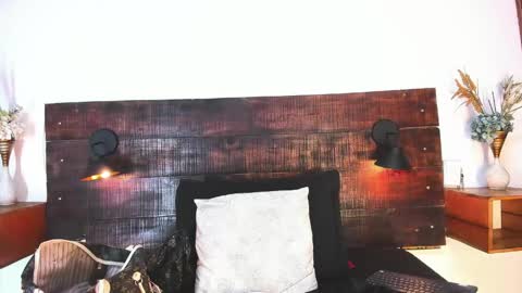    online show from May 26, 10:47 am