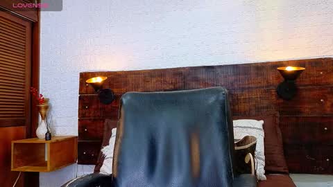    online show from October 5, 12:10 pm