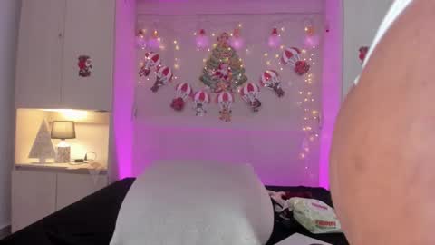 Tami online show from December 4, 9:48 pm