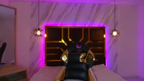   online show from March 6, 9:53 pm
