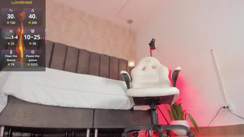 Snapshot of taniaa_diaz chatting on September 18, 8:18 pm Tania Dias online show from September 18, 8:18 pm