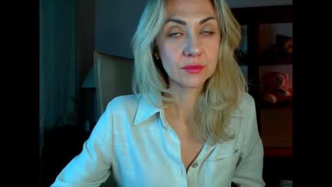 Snapshot of tanya6547 chatting on December 12, 8:03 am tanya online show from December 12, 8:03 am