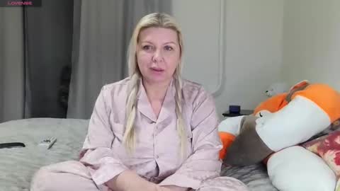 Tasha  Moon online show from December 15, 8:03 pm