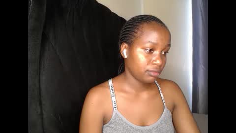 Snapshot of tasha_kimmy chatting on October 13, 4:04 am Ireen online show from October 13, 4:04 am