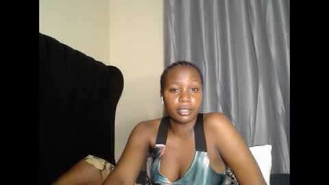 Snapshot of tasha_kimmy chatting on October 31, 6:45 pm Ireen online show from October 31, 6:45 pm