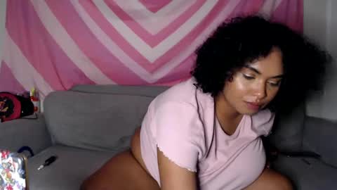 Snapshot of tasteekitty chatting on December 19, 10:45 am Tastee Kitty online show from December 19, 10:45 am