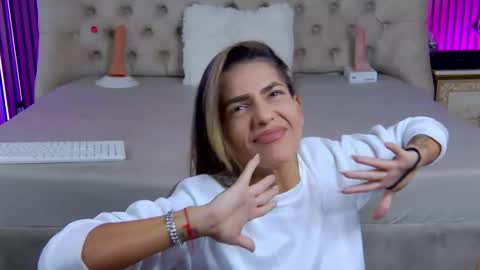 Snapshot of tastypatricia chatting on September 30, 7:58 am TastyPatricia online show from September 30, 7:58 am