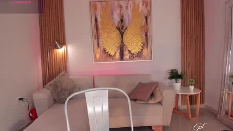 Snapshot of tati_marino chatting on February 19, 7:59 pm tati_marino online show from February 19, 7:59 pm