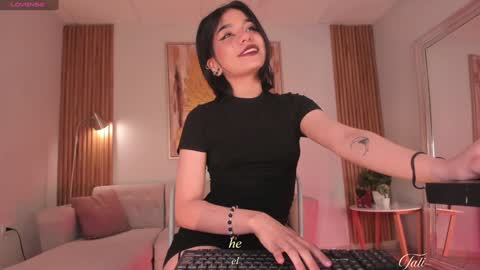 Snapshot of tati_marino chatting on February 3, 9:18 pm tati_marino online show from February 3, 9:18 pm