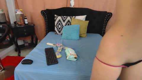 Snapshot of tatiana_jaramillo chatting on October 24, 1:40 pm tatiana online show from October 24, 1:40 pm