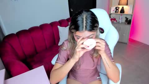 Snapshot of tatiana_mendoza chatting on October 2, 6:35 pm tatiana_mendoza online show from October 2, 6:35 pm