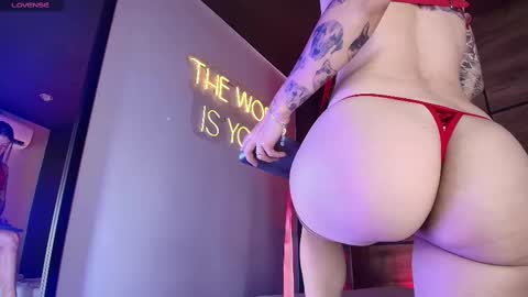 Snapshot of tatiana_monroe chatting on February 21, 10:39 am Hey Im Tatiana online show from February 21, 10:39 am
