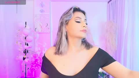 Snapshot of tatiana_ruiiz chatting on February 4, 1:45 am Tatiana online show from February 4, 1:45 am