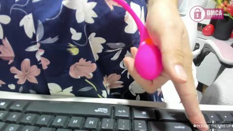 Snapshot of tatiana_vegha chatting on February 7, 12:17 pm i am tatiana online show from February 7, 12:17 pm