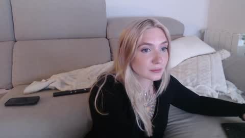 Snapshot of tattoobbgirl chatting on October 15, 6:43 pm tattoobbgirl online show from October 15, 6:43 pm