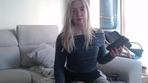 Snapshot of tattoobbgirl chatting on October 6, 12:00 pm tattoobbgirl online show from October 6, 12:00 pm