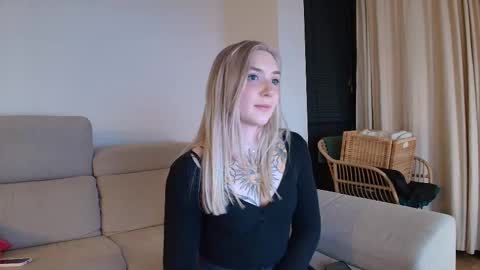 tattoobbgirl online show from March 27, 8:31 pm