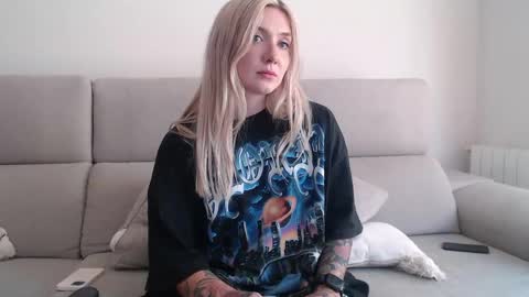 Snapshot of tattoobbgirl chatting on September 17, 3:32 pm tattoobbgirl online show from September 17, 3:32 pm