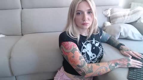 Snapshot of tattoobbgirl chatting on September 20, 2:26 pm tattoobbgirl online show from September 20, 2:26 pm