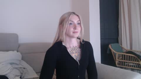 Snapshot of tattoobbgirl chatting on November 1, 6:34 pm tattoobbgirl online show from November 1, 6:34 pm