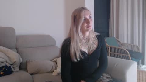 tattoobbgirl online show from December 16, 7:53 pm