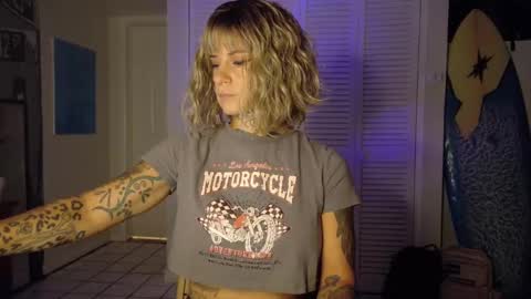 Snapshot of tattooed_natalia chatting on October 14, 8:39 am Natalia 3 online show from October 14, 8:39 am