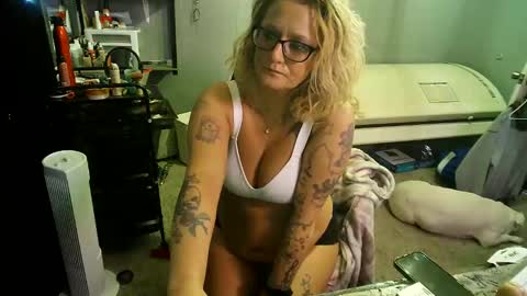 Lisa Lovely online show from February 17, 8:52 am