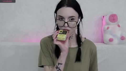 Taya online show from October 31, 8:24 pm