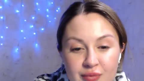 Taya online show from April 16, 9:39 pm