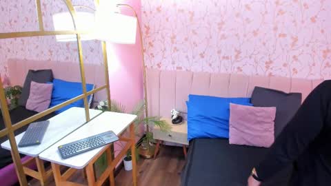 Taylor Bennet online show from March 2, 11:50 am