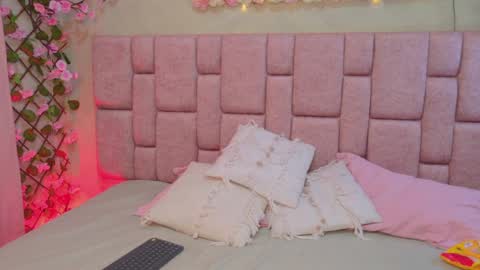 taylorcollinss online show from May 27, 1:52 pm