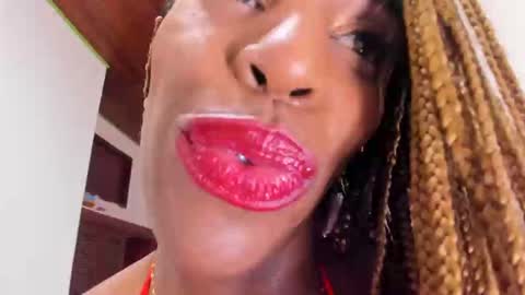 Snapshot of taylorslims chatting on January 25, 4:20 pm taylorslims online show from January 25, 4:20 pm