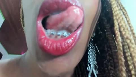 Snapshot of taylorslims chatting on February 2, 3:49 pm taylorslims online show from February 2, 3:49 pm