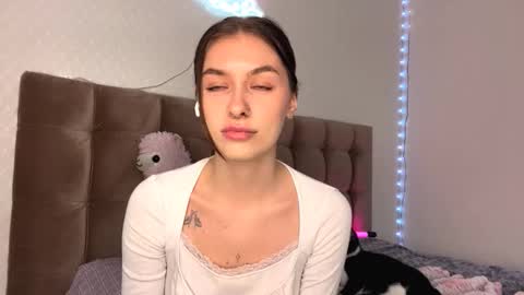 Bella online show from October 2, 2:11 pm