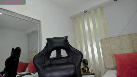 tayra online show from December 18, 8:03 pm