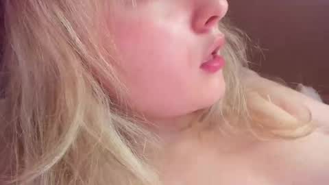 Snapshot of teeencutee chatting on November 2, 4:05 am Monika --------------2 stream 700 GMT day online show from November 2, 4:05 am