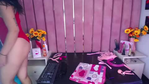 Snapshot of teeennaugthy18 chatting on February 5, 3:13 am Tayloor online show from February 5, 3:13 am