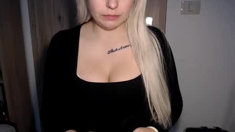 Teeyara  online show from December 14, 7:47 am