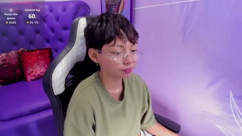 Snapshot of tefi_meow chatting on October 15, 12:19 pm Stefani online show from October 15, 12:19 pm