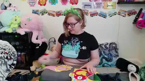 Pixie Pix or Pickle online show from February 25, 7:34 pm