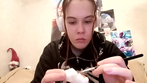 Alice online show from April 27, 6:38 pm