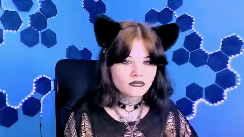 tessa_tea online show from May 8, 8:50 am