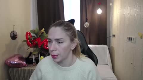 Snapshot of tessadaybreak chatting on February 18, 7:21 am tessadaybreak online show from February 18, 7:21 am