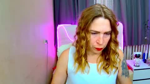 Snapshot of tessadaybreak chatting on September 12, 7:50 am tessadaybreak online show from September 12, 7:50 am